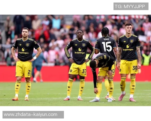 曼联迎战年青人期待精彩对决球迷热情高涨助威球队争取胜利